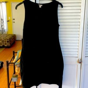 Sleeveless Black dress - great shape